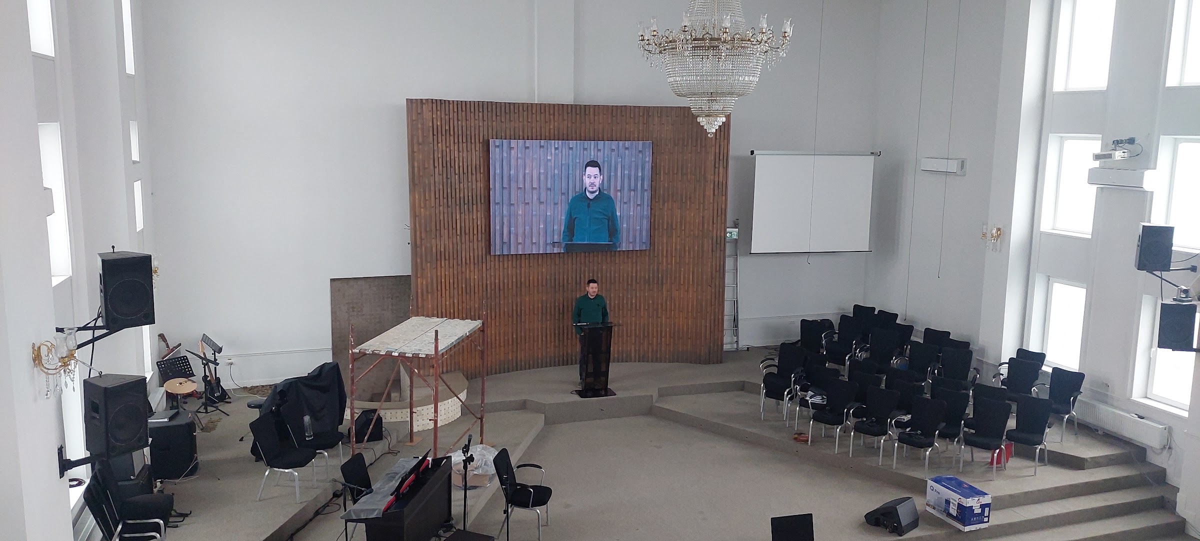 Ecran LED pentru servicii religioase