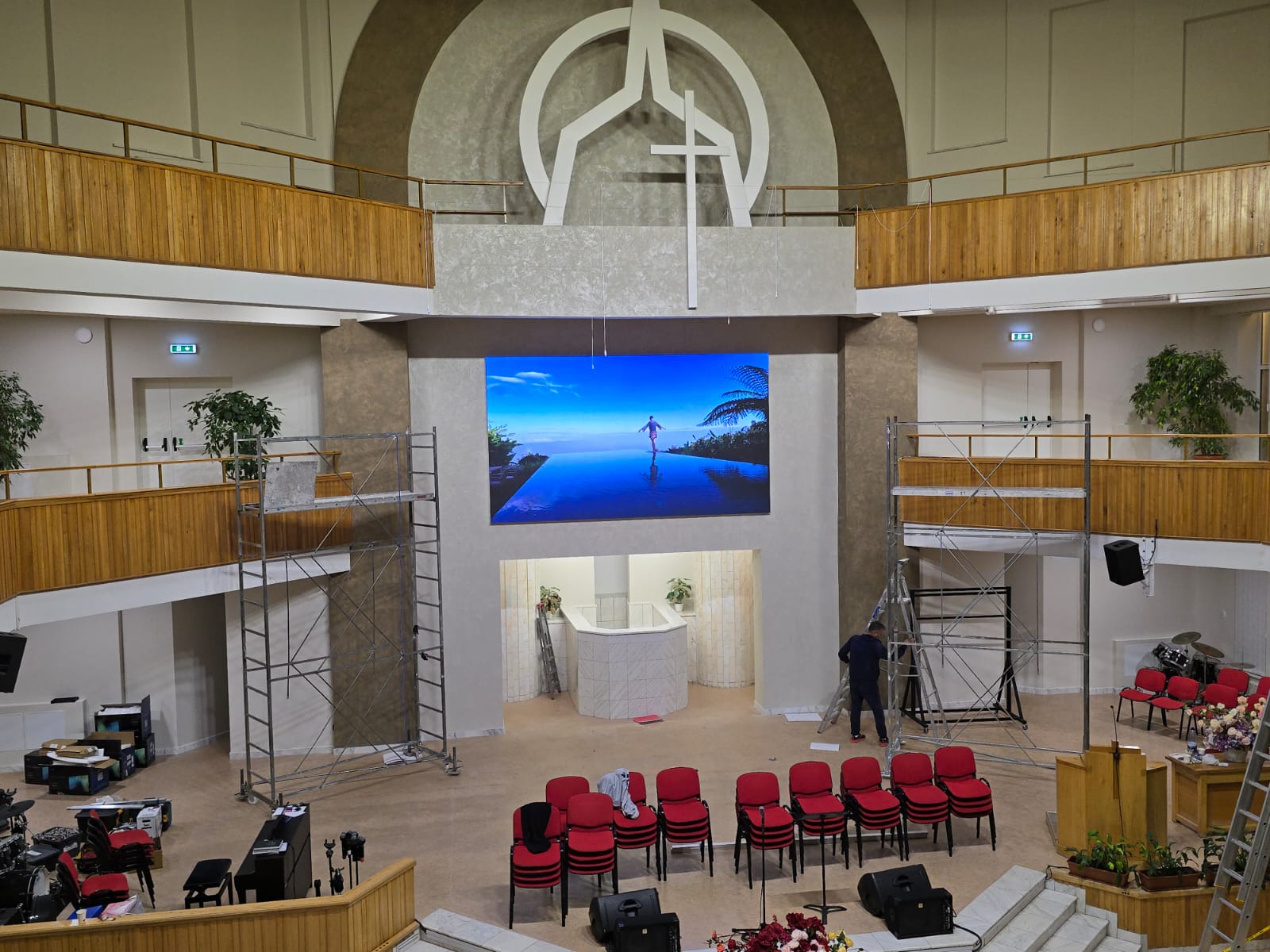 Ecran LED in timpul slujbei