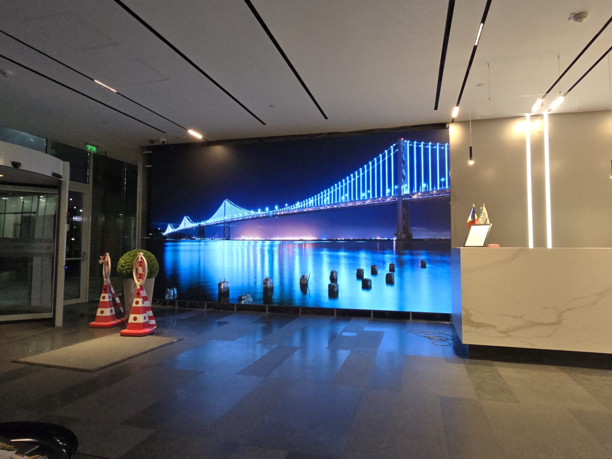 Ecrane LED spatii comerciale - EcraneLED.ro