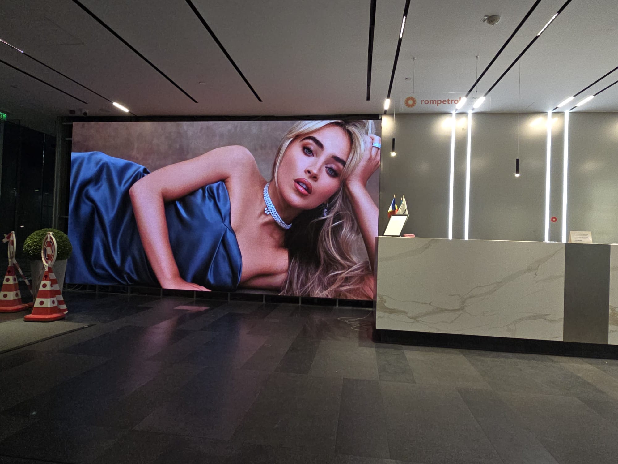 Ecran LED spatii interioare