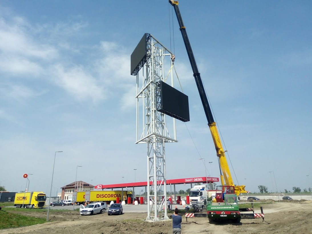 Montaj ecran LED exterior